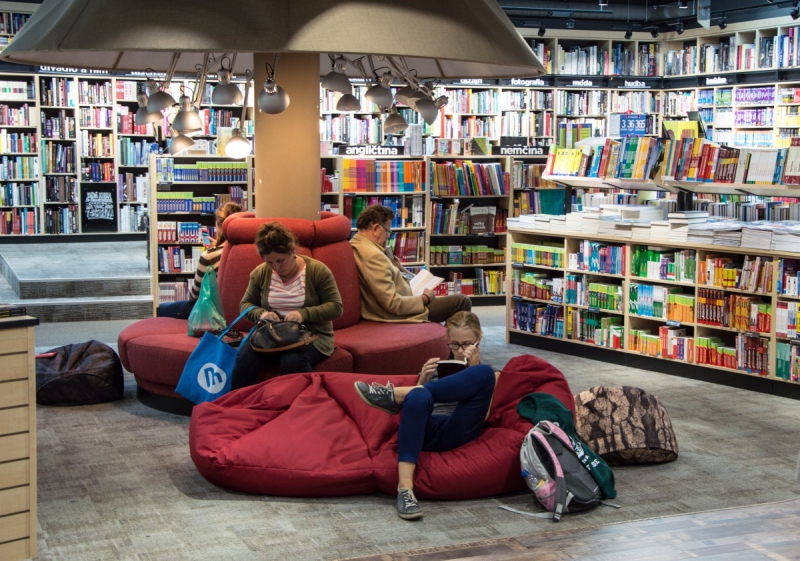 ecommerce-AUPS-min_books_bookstore_book_reader_readers_reading_shop_sale_books-849006